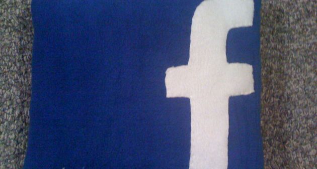caricare foto facebook