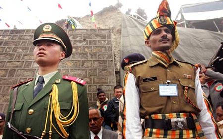 Cina vs India