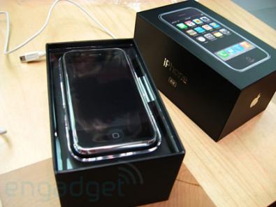 l'iPhone e il suo packaging