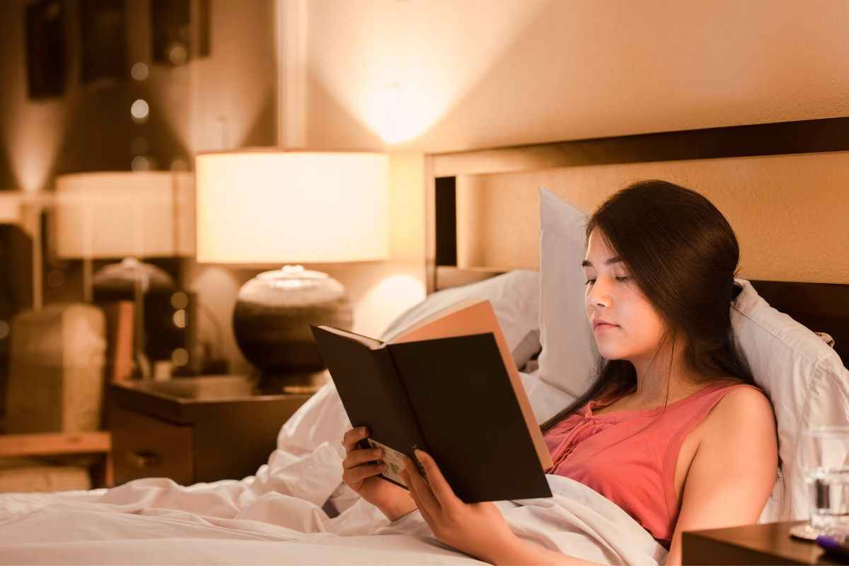 Leggere a letto con la lampada LED