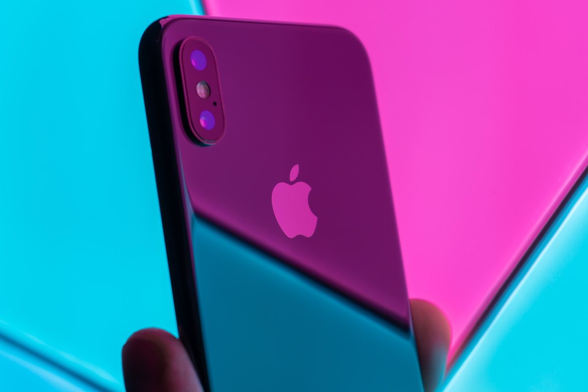Cosa fare toccando la mela dell'iPhone per 3 volte